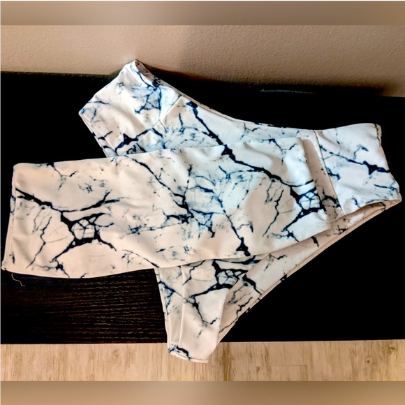 Strapless Marbled Bikini Set; top&bottom🏖️ - Picture 2 of 4